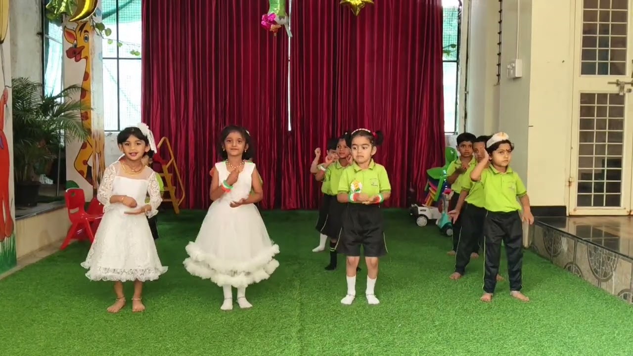 Apple Tree Tots students dance on republic day. 🇮🇳✨