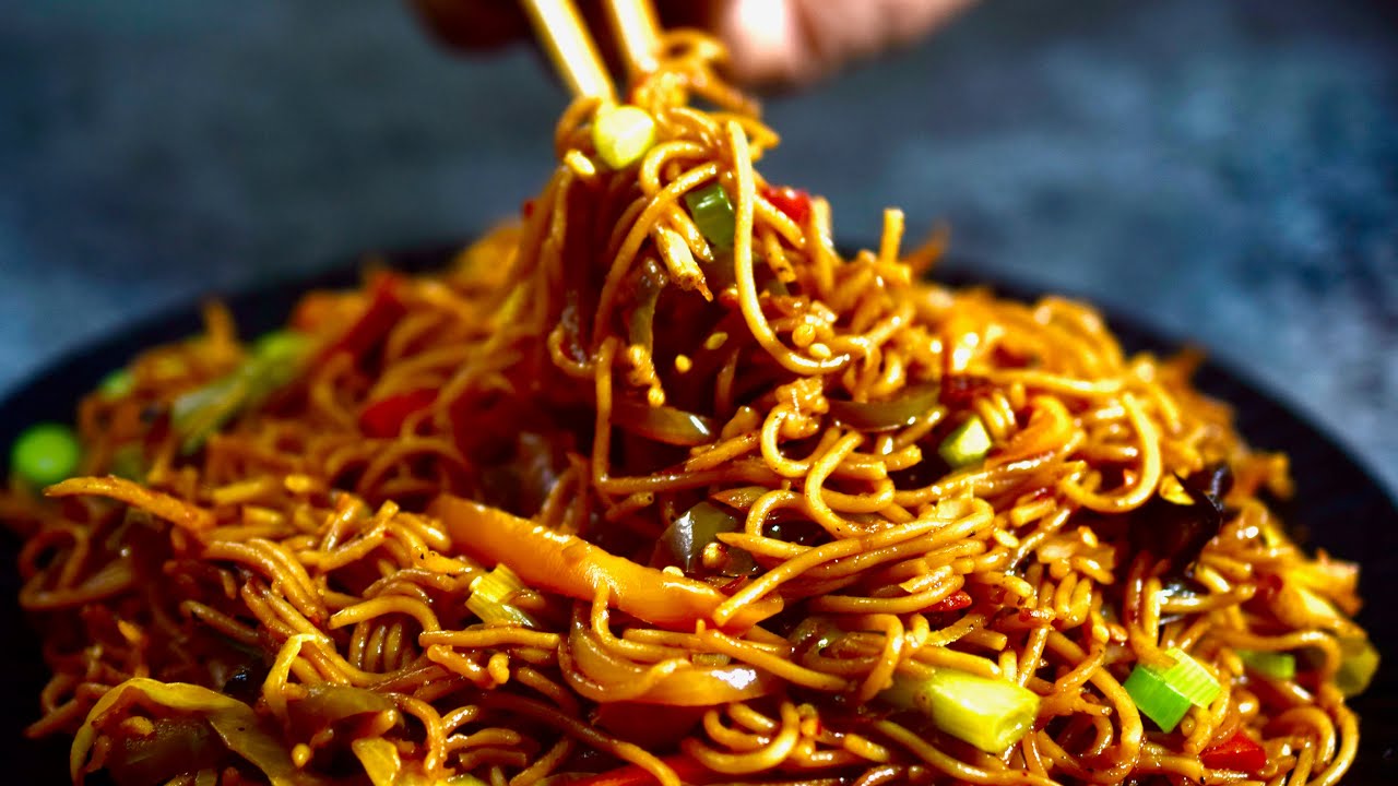 Przepis na Chow Mein | Pikantne i ostre | Przepis na makaron warzywny | Styl uliczny chow mein | 