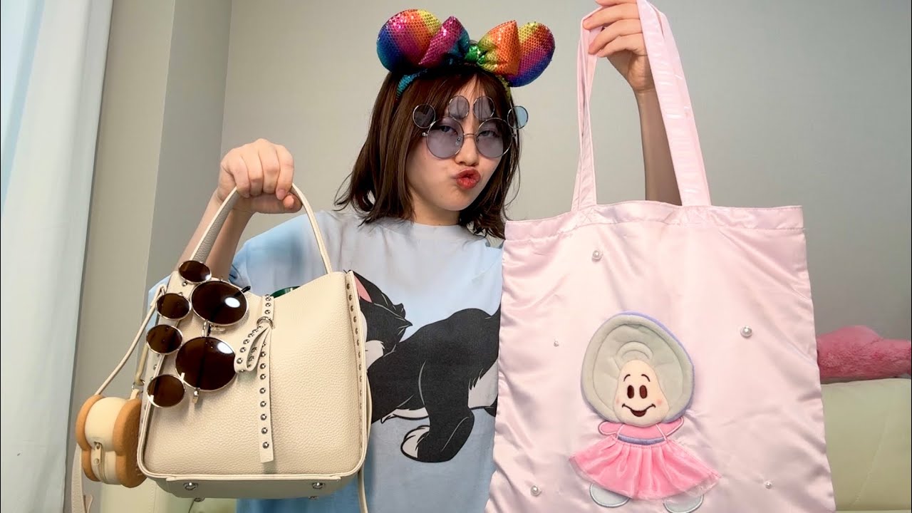 【夏ディズニーは過酷】今からディズニーランドに行くのでカバンの中の持ち物全部みせる！！！