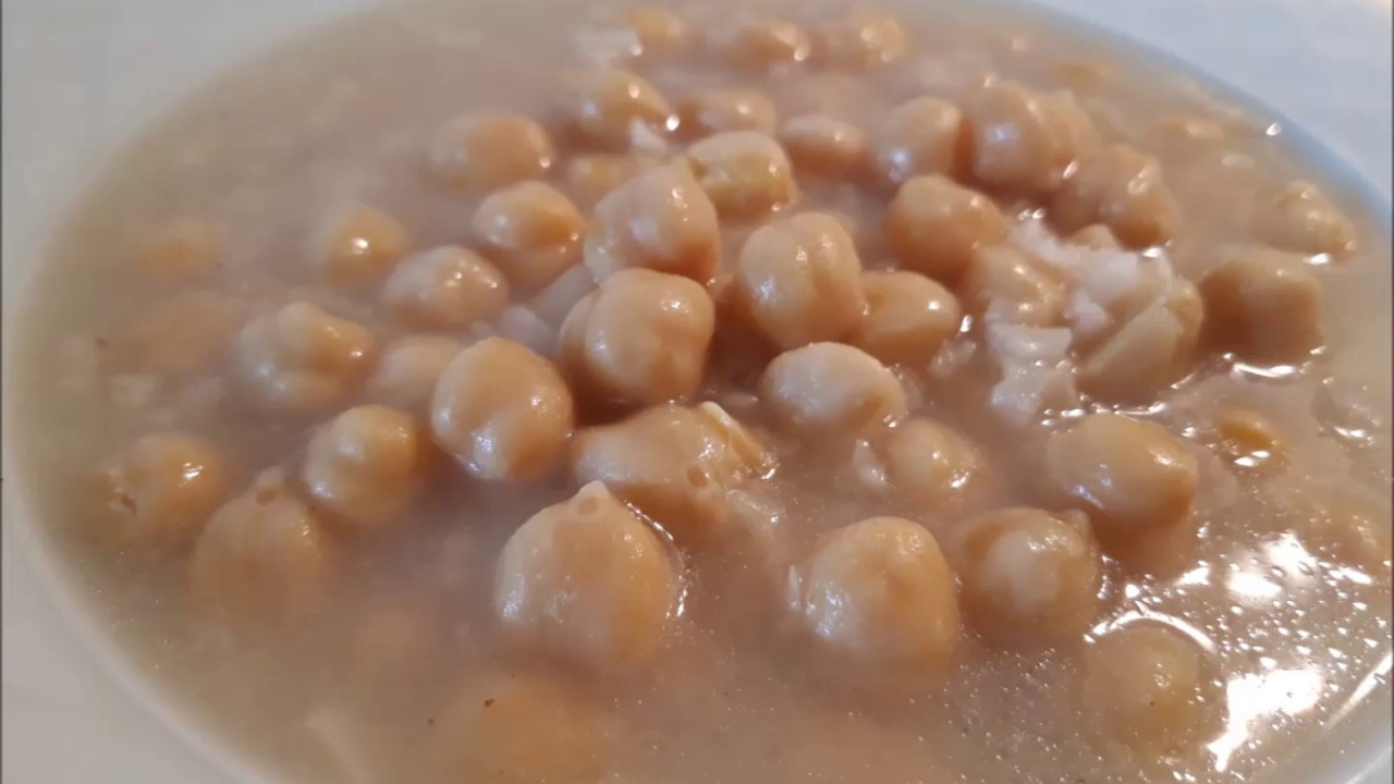 Ρεβύθια σούπα με  ρύζι- chickpea soup with  rice
