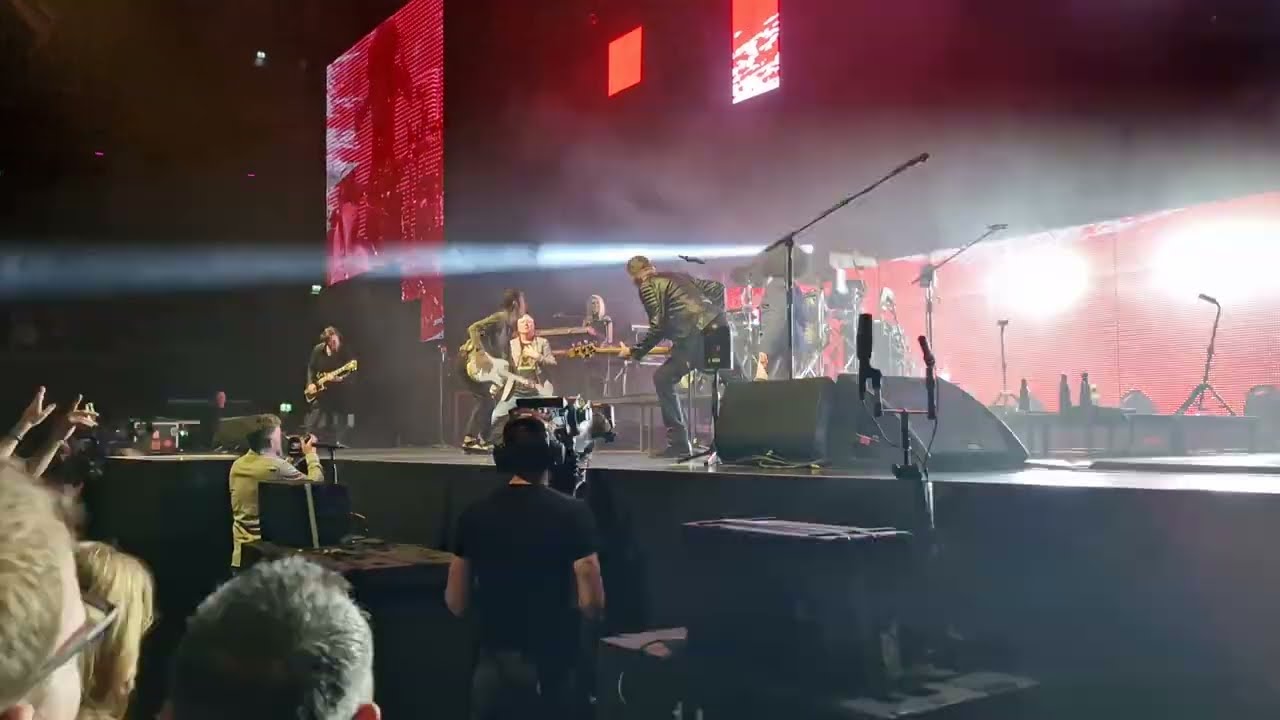 SIMPLE MINDS - Sanctify Yourself live at the Ziggo Dome Amsterdam, April 19 2022