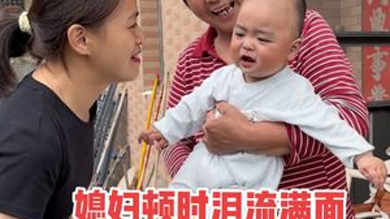 农村夫妻告别家人去山东，媳妇恋恋不舍，眼泪止不住的往下流 #每一个瞬间都值得被记录   #只有宝妈才懂吧  #我的乡村生活 #萌娃 #每一帧都是热爱
