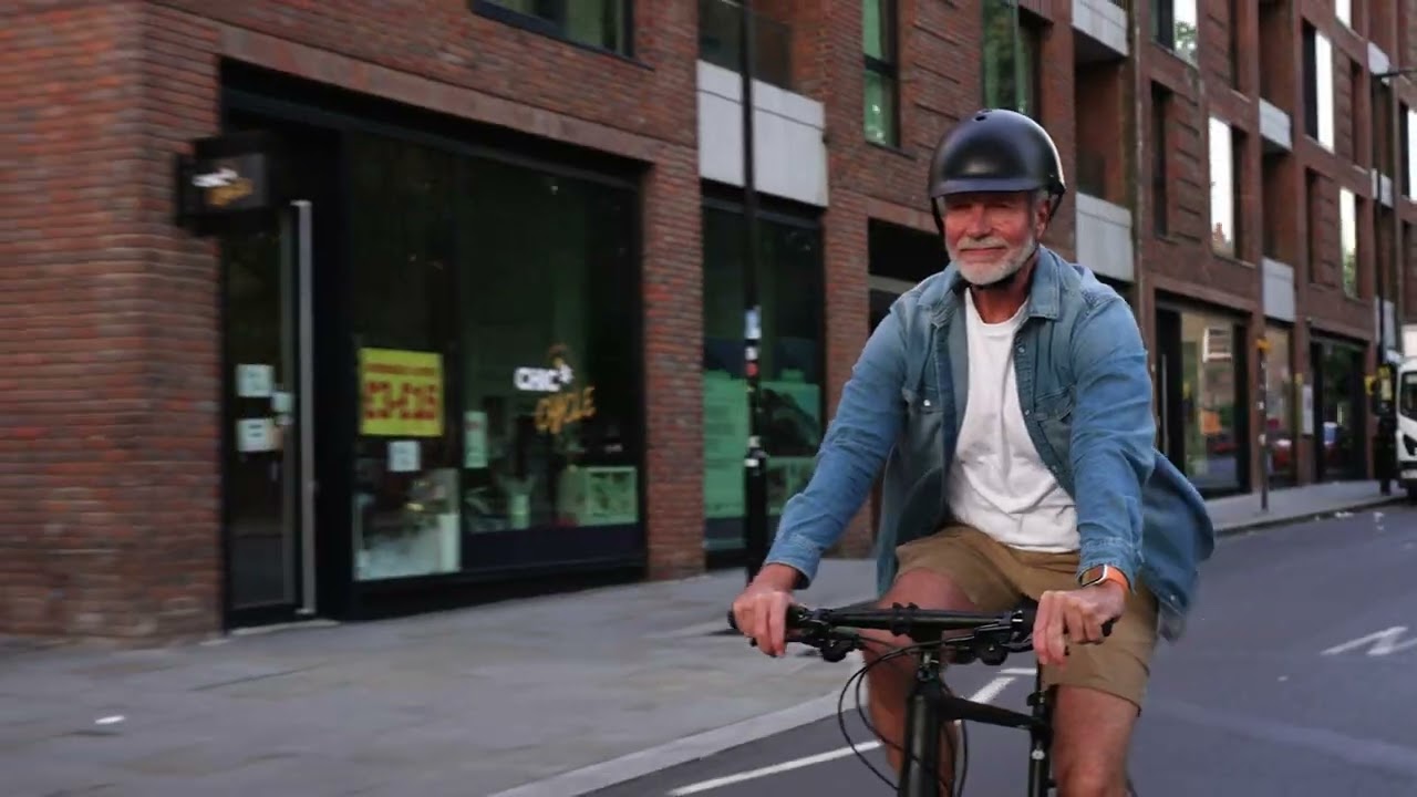 Sir Chris Hoy First Rides the New Skarper For The First Time