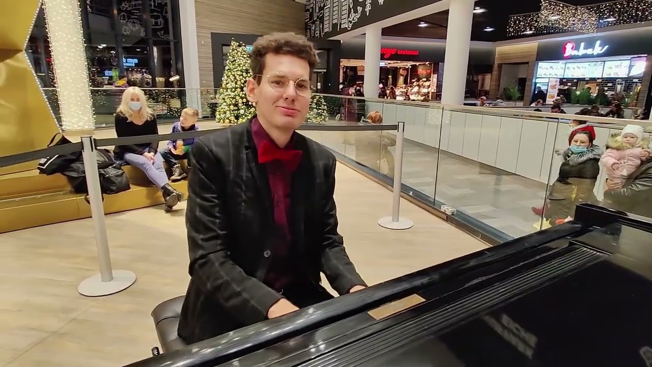 Mamma Mia! (ABBA) – Cover in public Piano Shopping Mall