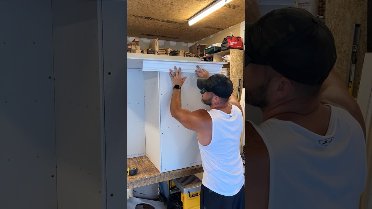 💥 3 Minute Crown Molding Installation Crash Course. 💥