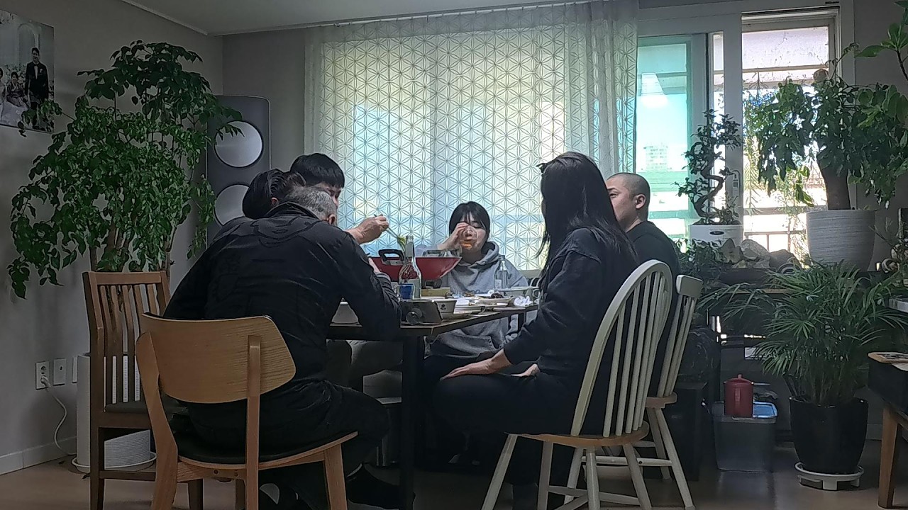 밖에선 배달, 집에선 막둥이
