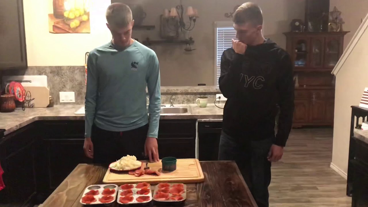 Keto pizza cups