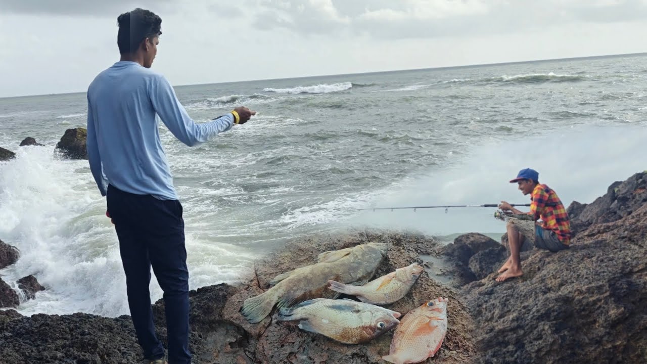 गरवून मासे पकडायला गेलो समुद्रावर , कोकणातील मासेमारी | fishing in kokan @TejaGurav