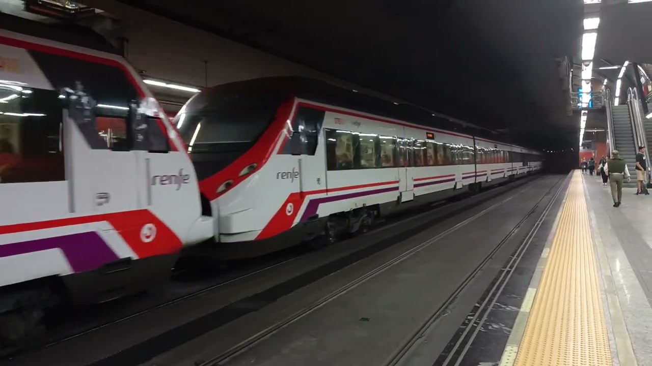 Renfe Civia 465 de CAF, entrando en Sol cruce doble.