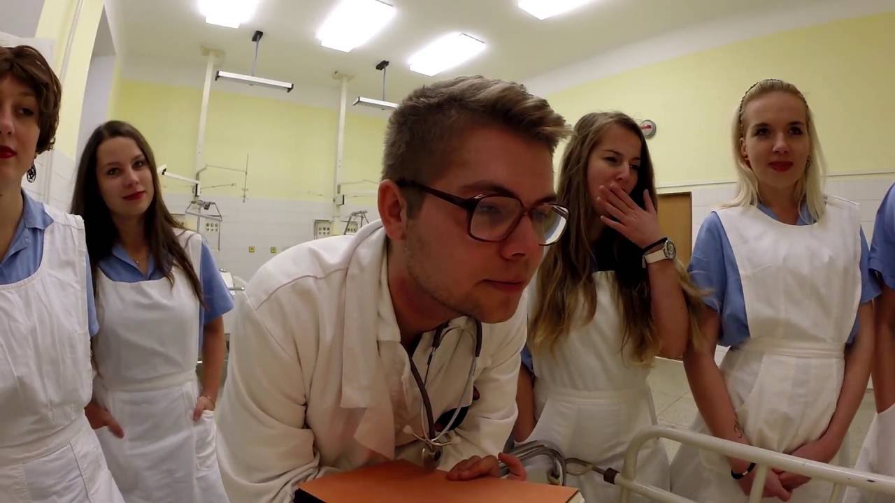 JAKÁ JE PRAXE VE ZDRAVOTNICTVÍ ? - SZŠ Klatovy (4.A)