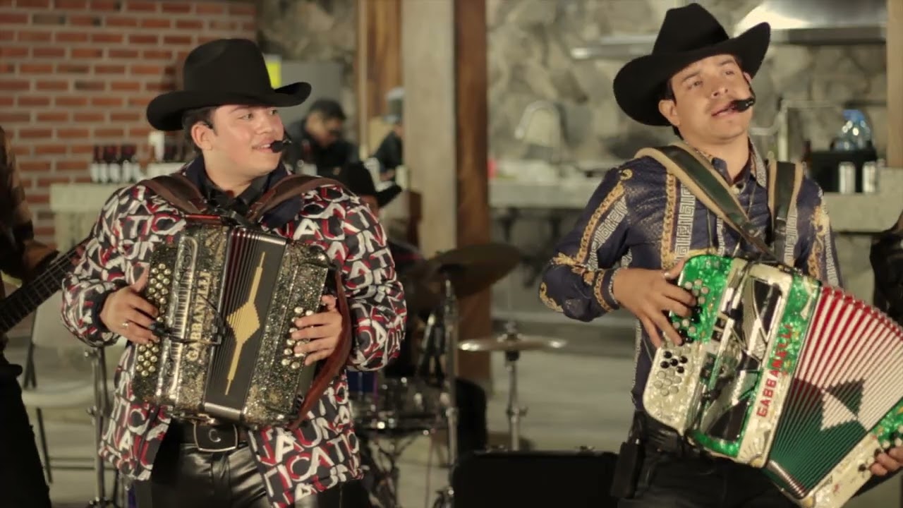 El Chivo Tatemado - Los Charleños De Charly López Ft. El Piloto y Su Estilo ( En Vivo )