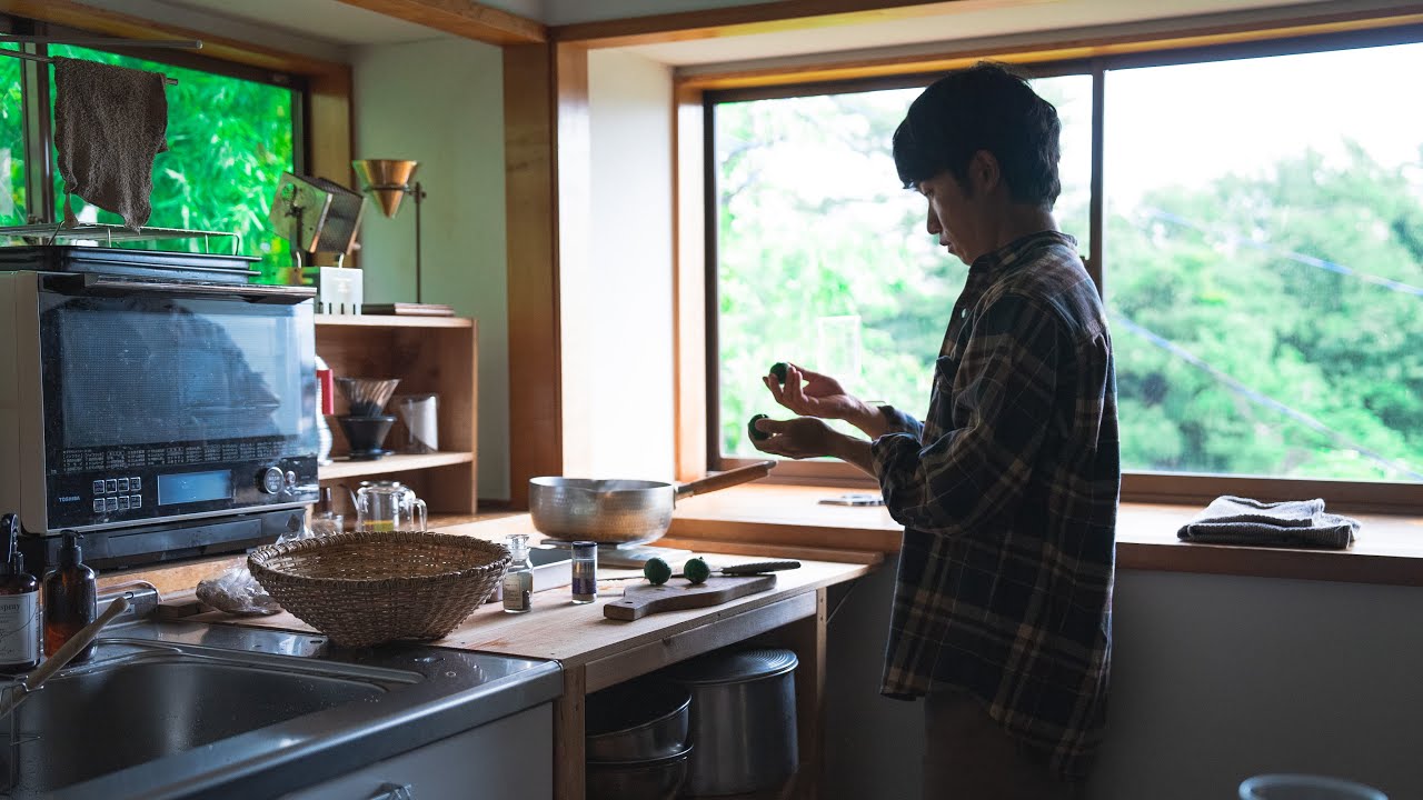 古民家に極寒が訪れる...お庭である果実を収穫。