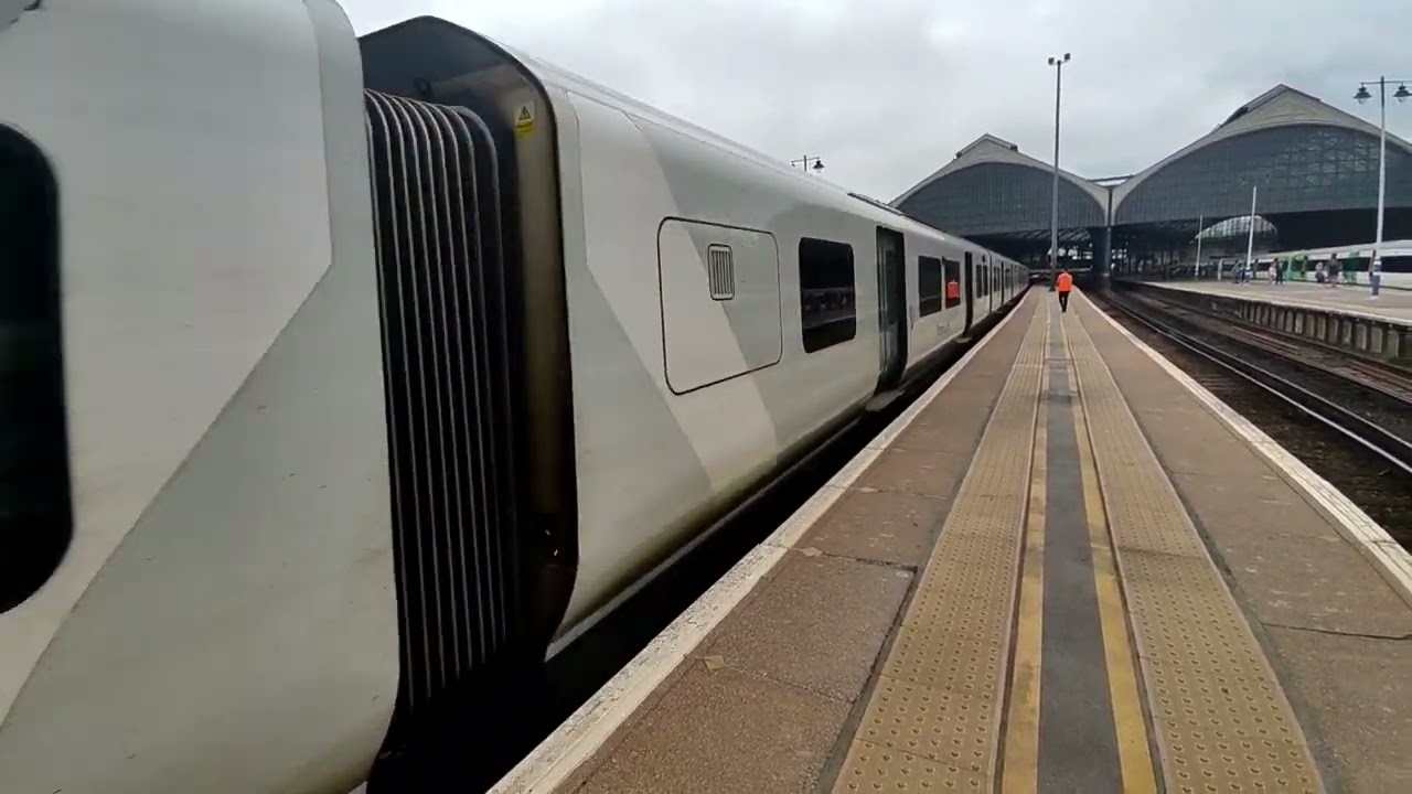 Thameslink Class 700 (700133) leaving Brighton (1 Tone Horn)