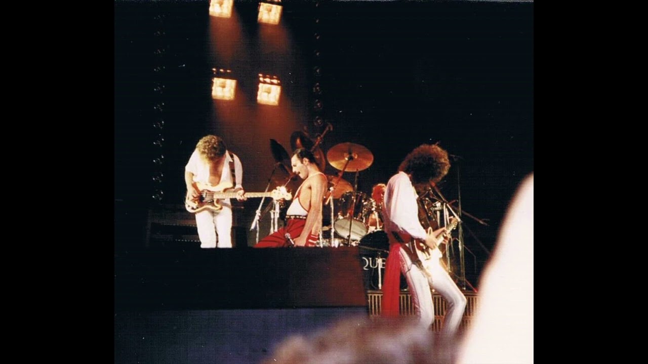 Queen - It's A Hard Life (Live In Birmingham 8/31/1984)