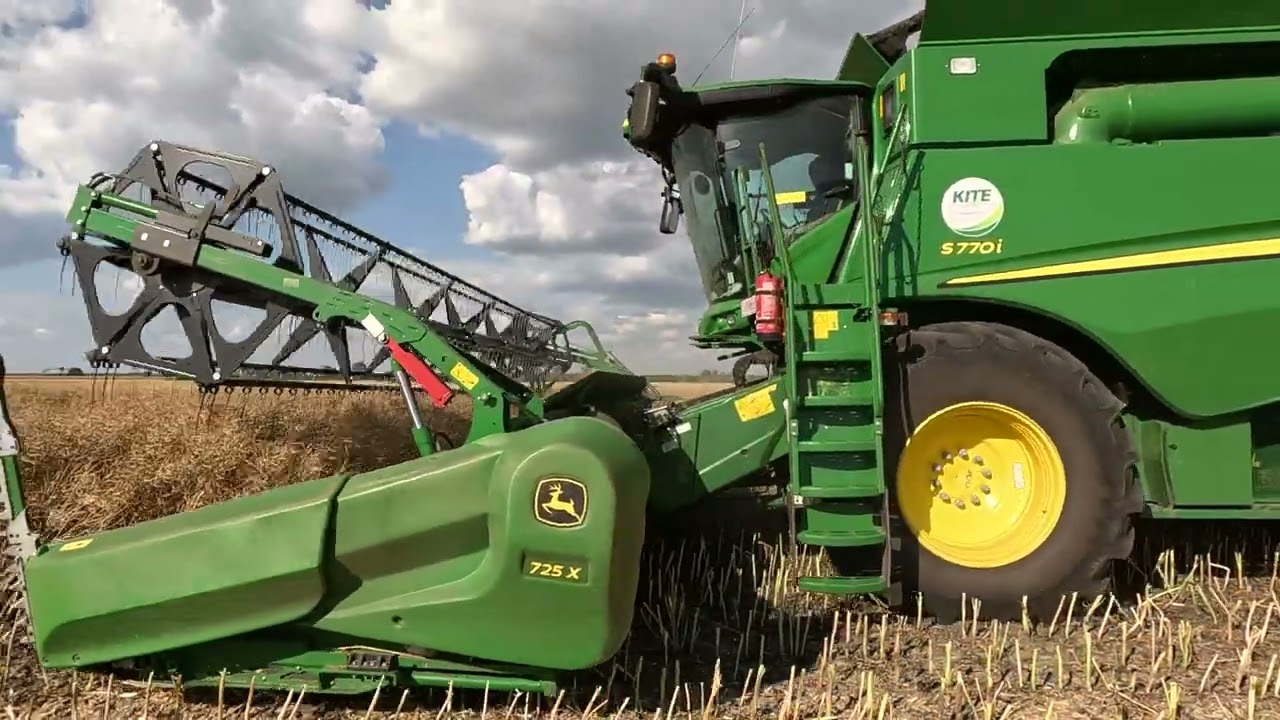 2023 június vége, repce betakarítás | End of June 2023, harvesting rapeseed - Agroprodukt Kft.