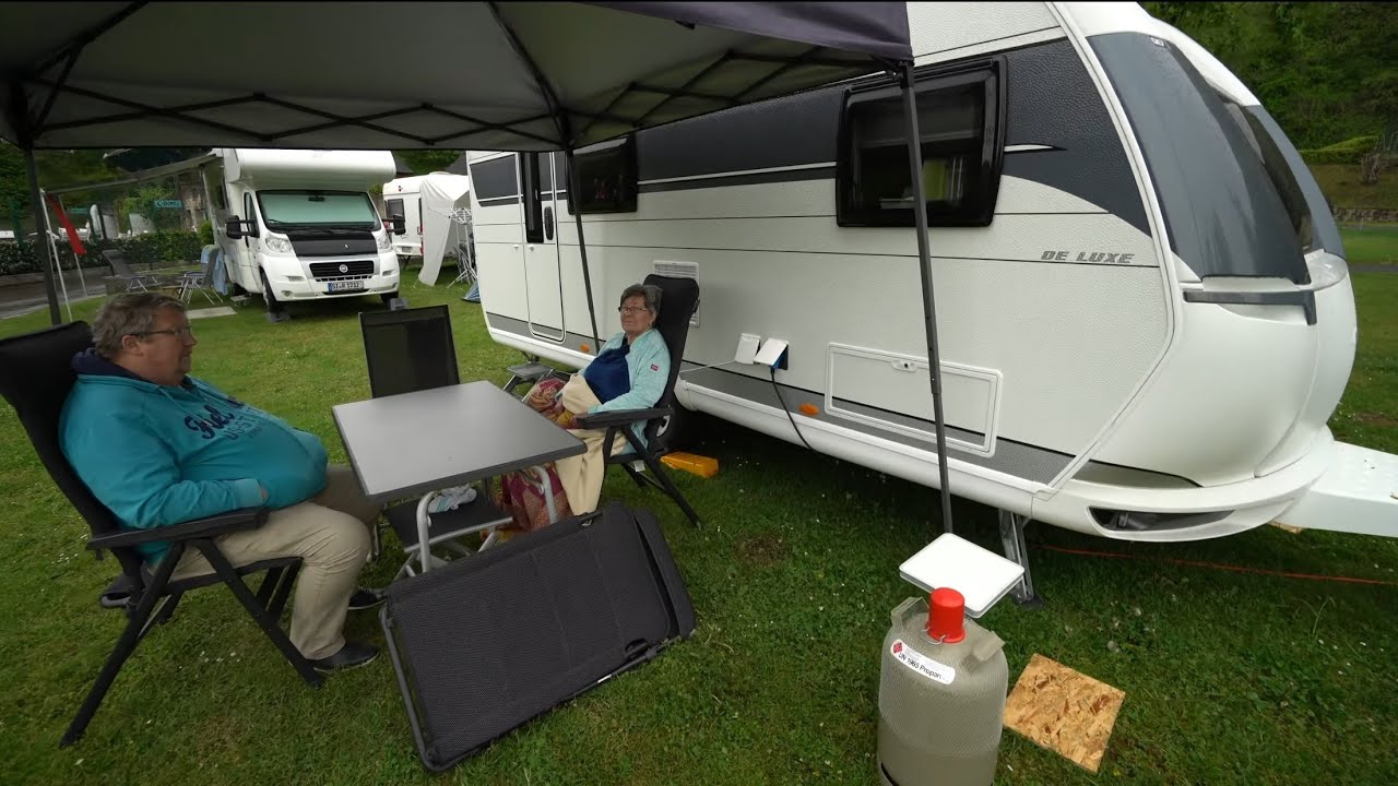 Camping-Neulinge 2021: Rosi und Heinz. Seit 3 Tagen das erste mal Camping. Hobby de Luxe 490 KFM.