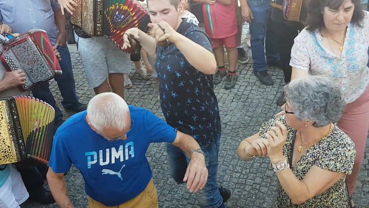 Música  bem tocada  e dançada  em MONÇÃO