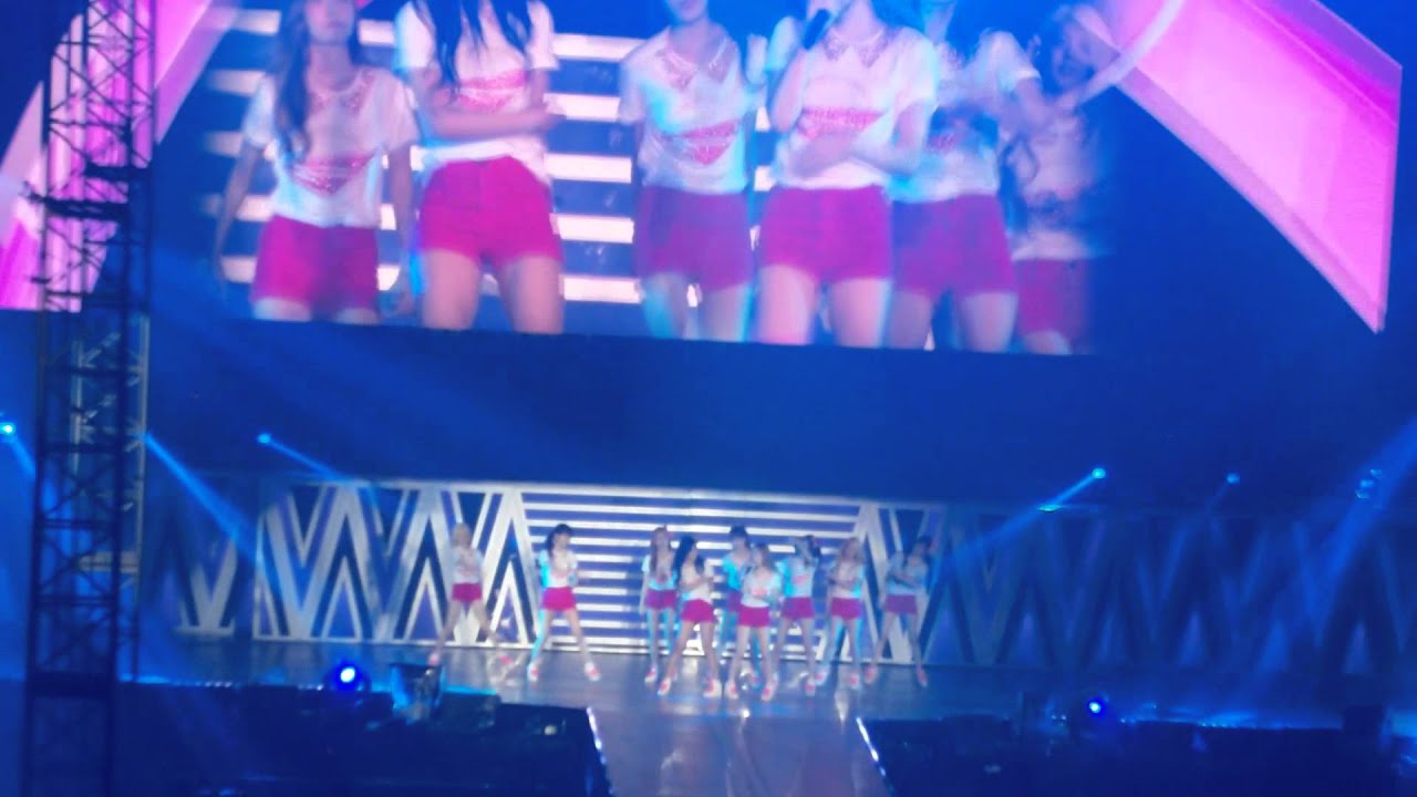 Girls Generation World Tour 2013 in Seoul   Into the New World by Hustboys