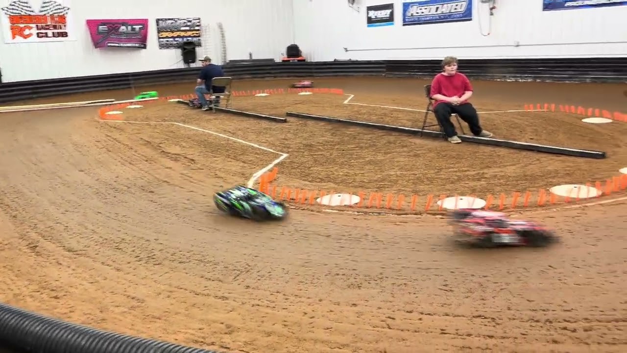 Checkered flag rc raceway 3-7-2026 Traxxas modified a main.#traxxas #rcracing 