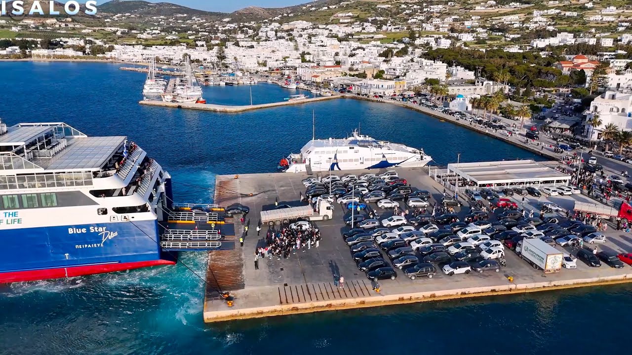 Κύμα επιστροφής εκδρομέων - Blue Star Delos στην Πάρο (Massive embarkation – Paros island)