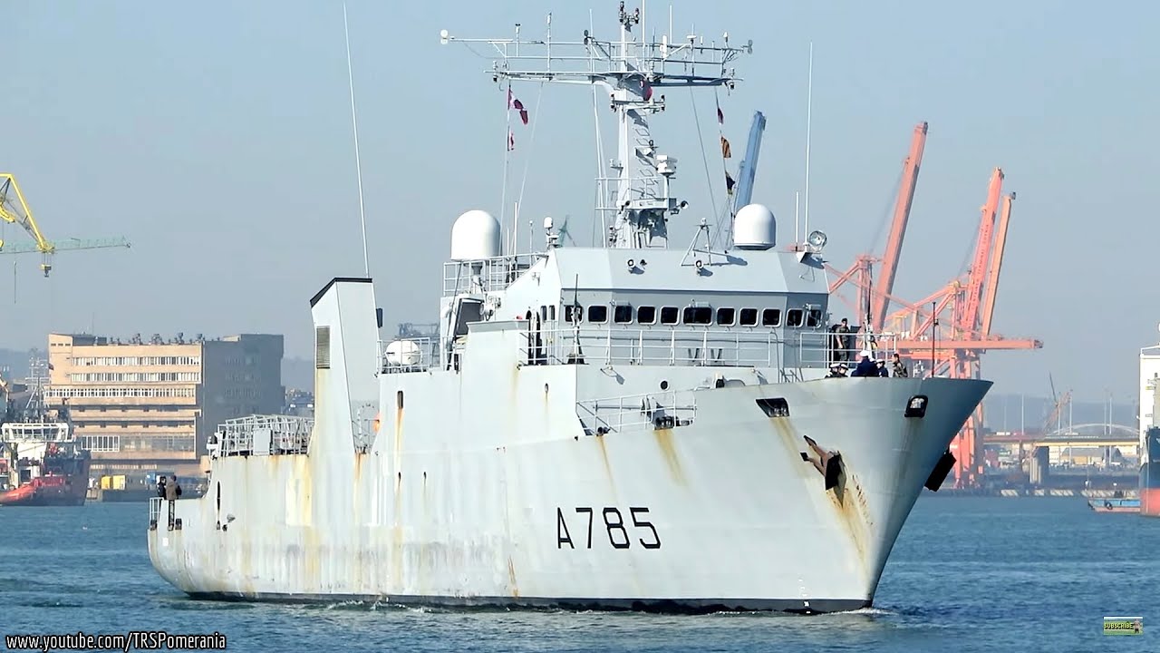Francuski okręt badawczy FS Thétis (A785) opuszcza port w Gdyni // FS Thétis leaving port of Gdynia