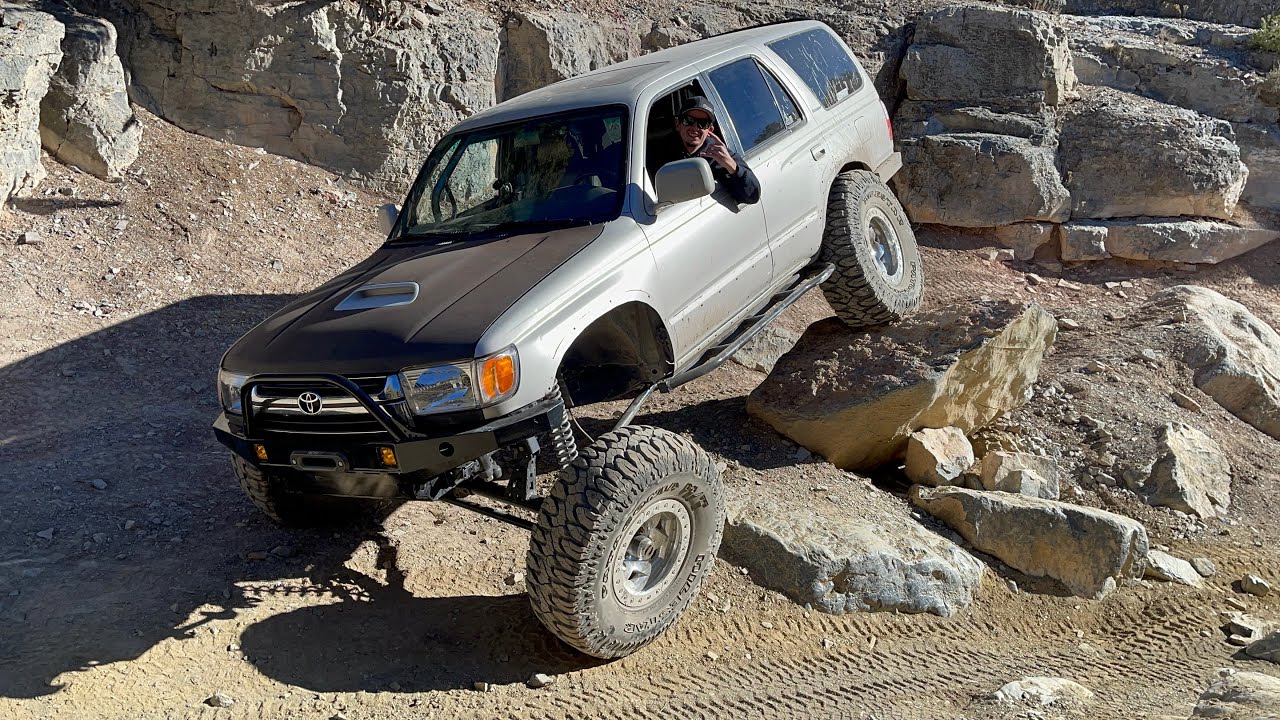 SAS 3-го поколения 4Runner преодолевает 5-мильный перевал... А ещё мы сломали Land Cruiser