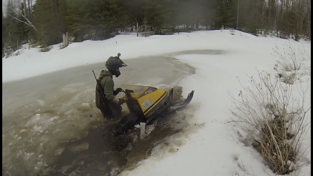 Skidoo Elans on Thin ICE Ep#2. Waterskipping!