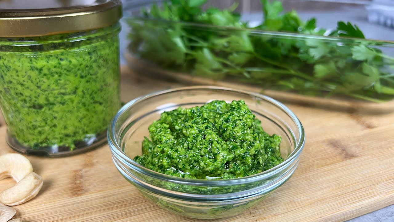 Даже не думала, что петрушку можно так запасать на зиму. Попробовала и теперь так делаю каждый год