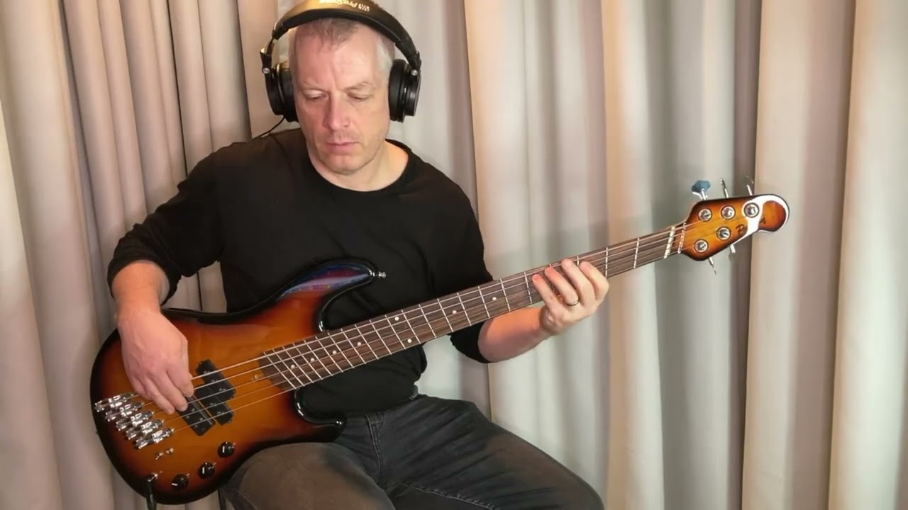 MICHAEL JACKSON- I Just Can’t Stop Loving You - Bass cover