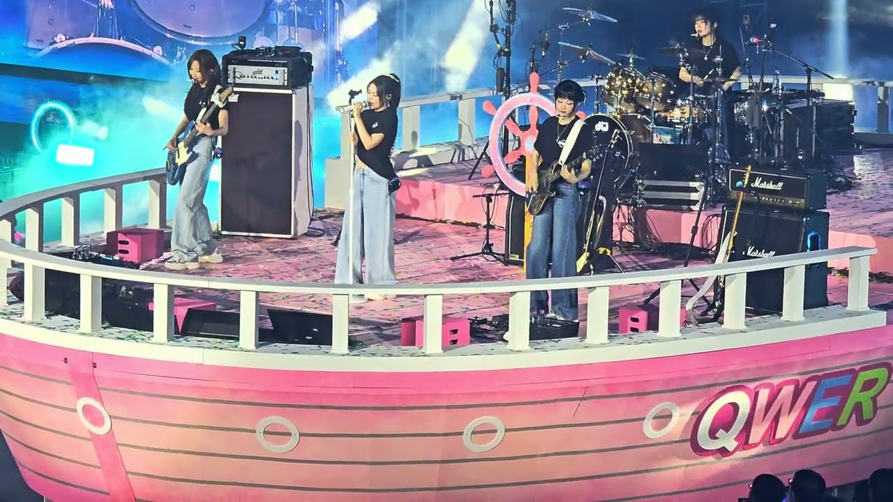 2025 QWER 1st World Tour RockAtion in Seoul Day3 SPECiAL SiNGLE 수염고래