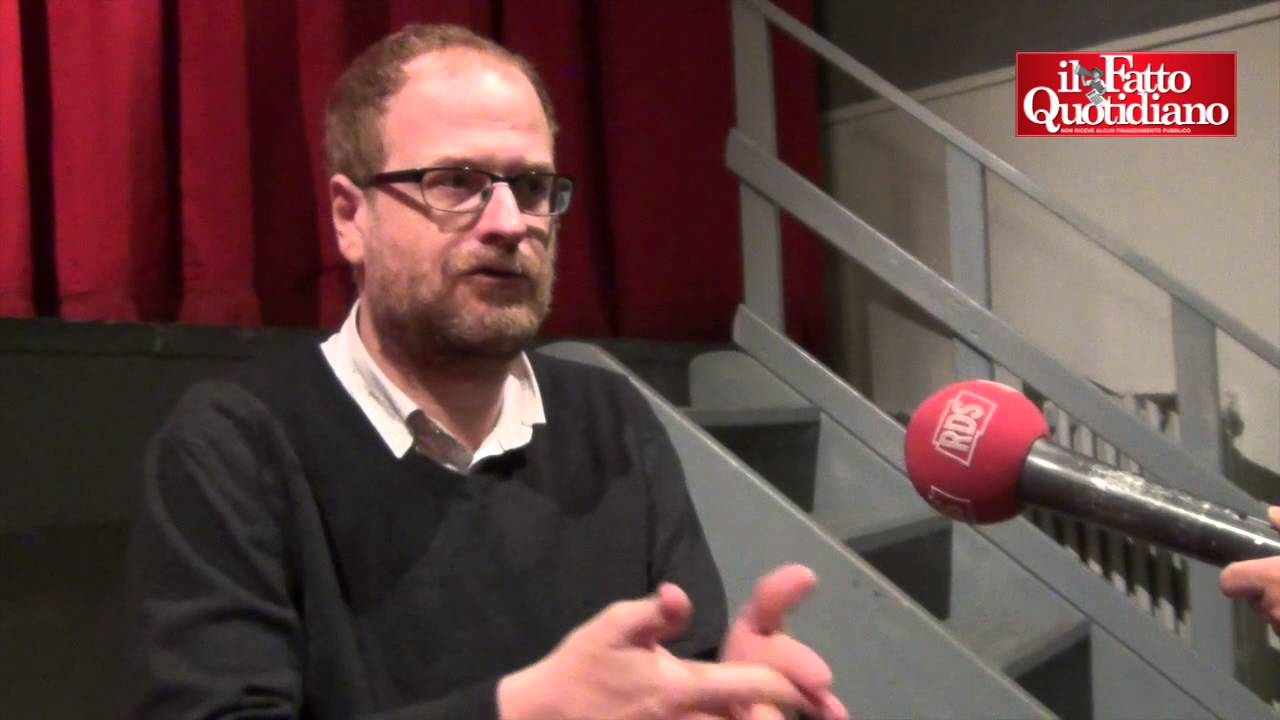 Театр Элизео, матч Моначи против Барбарески: «Он командовал, используя питбулей, и выгнал нас». «...