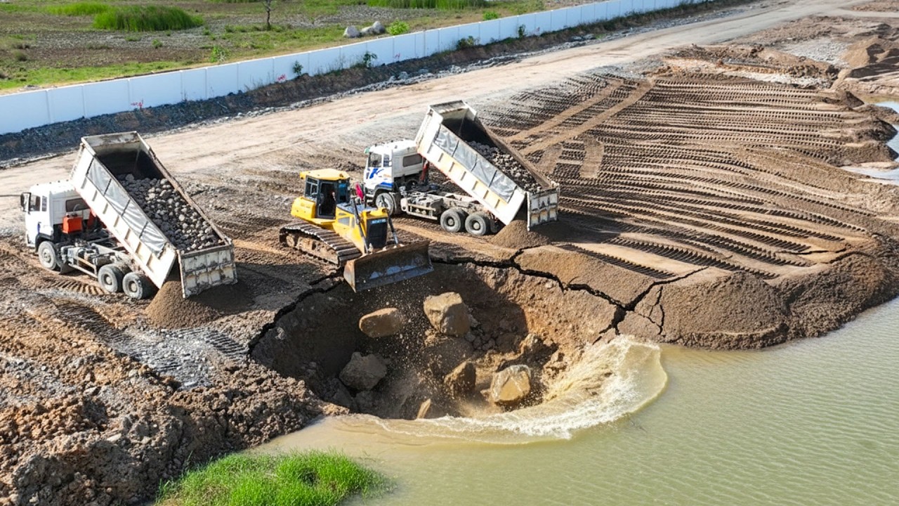 Dozer Delete Pond Pushing Soil Sand Filling Up Wheel Loader, SHACMAN Truck 25.5Ton