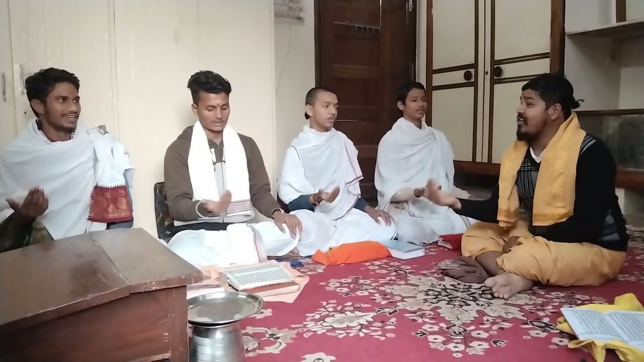 शुक्लयजुर्वेद माध्यांदिन संहिता(प्रथमअध्याय)पारायण -स्वामिशारदानन्द गिरी घनांत वेद विद्यालय काशी