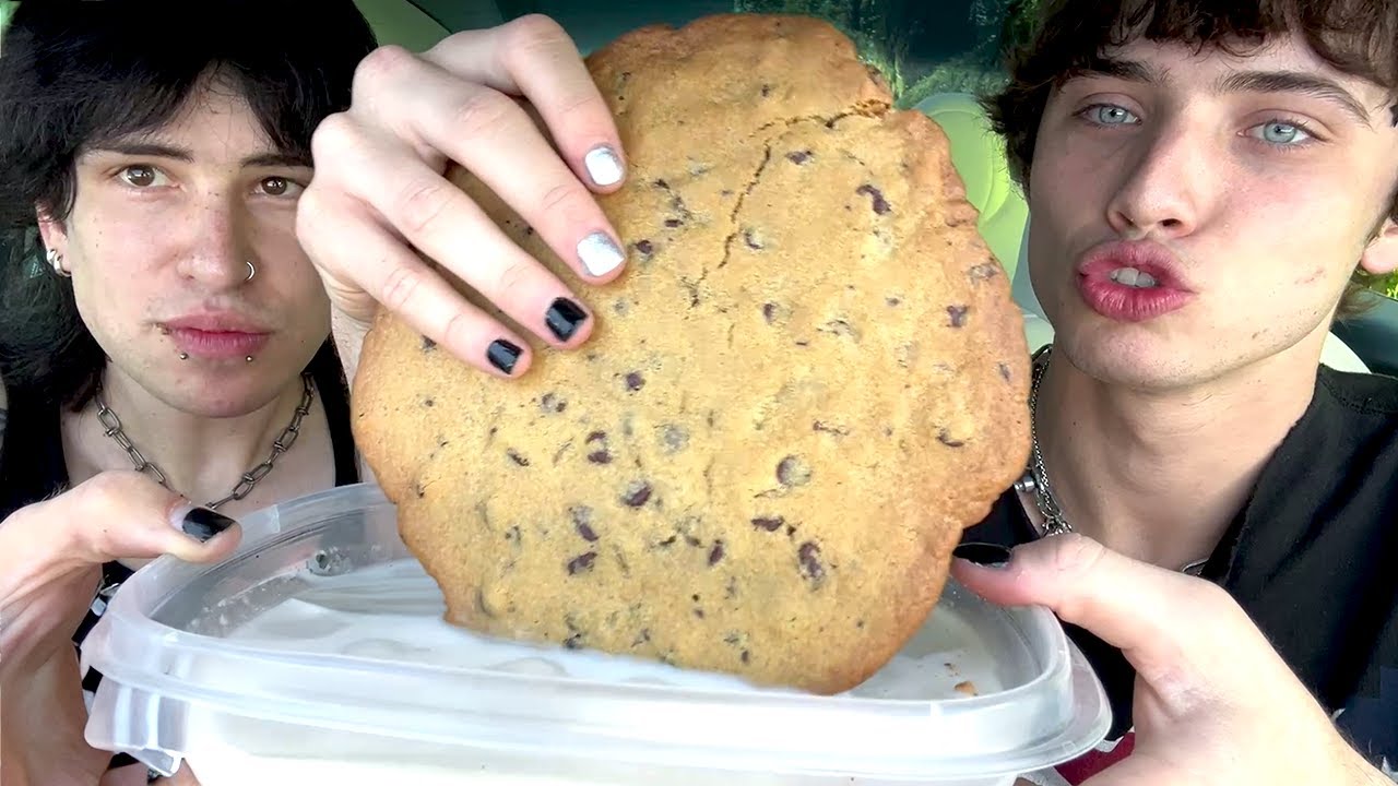 GIANT Cookie With ICED Milk w/ Carrington (Full Stream)