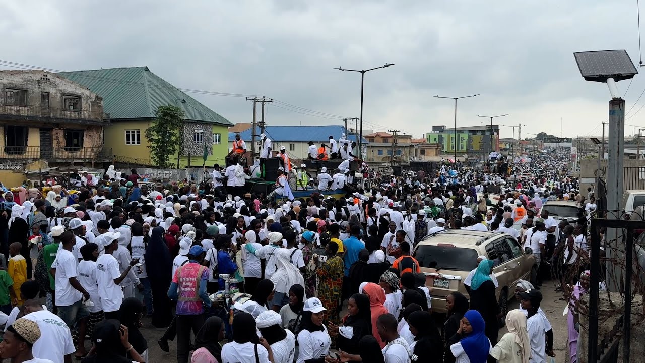 Zagayen Maulidin Annabi mafi girma a kudancin Najeriya ya ƙara zaman lafiya a Lagos … • RFI Hausa