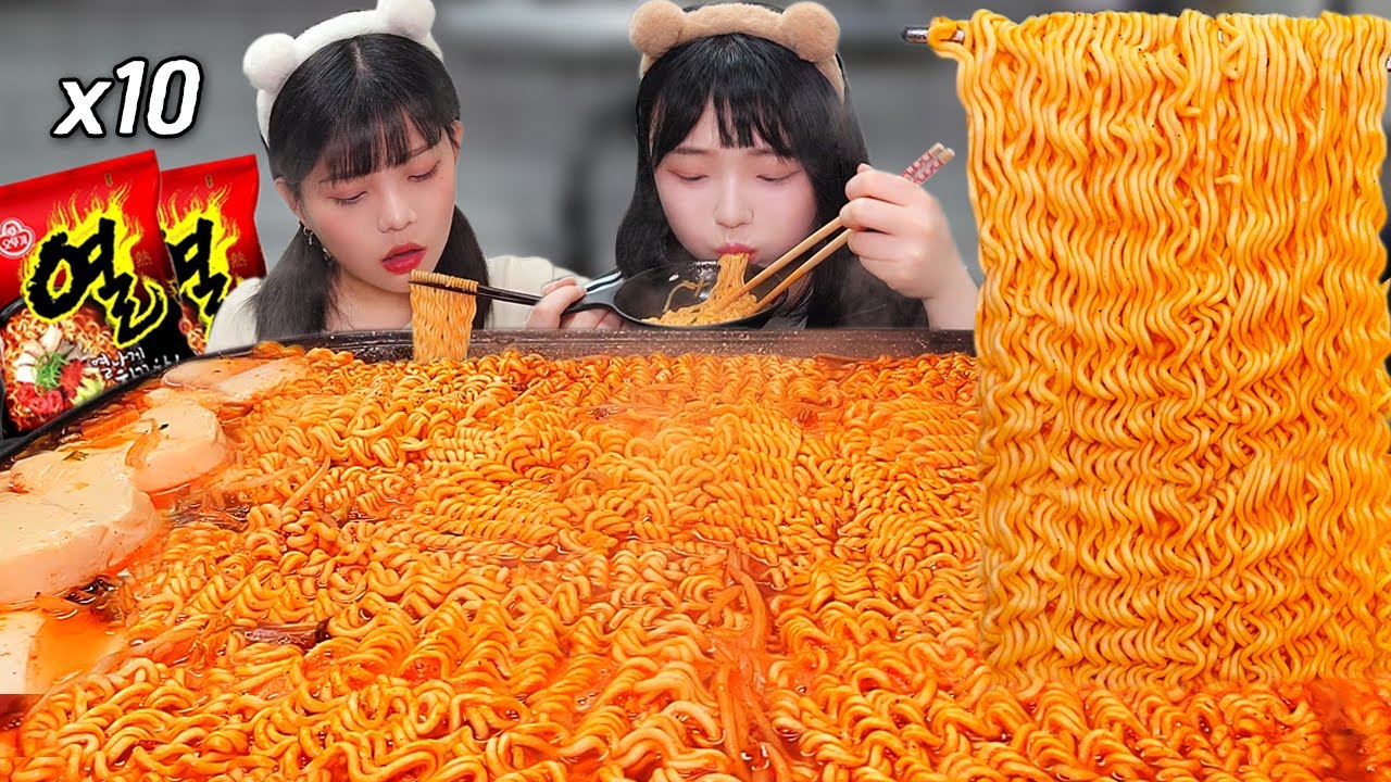 Ем 10 раменов с моей близкой сестрой🍜spicy Ramen eating show mukbang