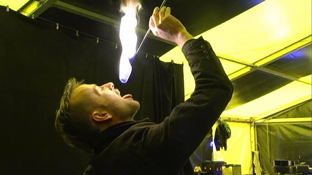 ,,Master Of Hellfire'' - Hubertus Wawra, amtierender Weltmeister im Feuerschlucken