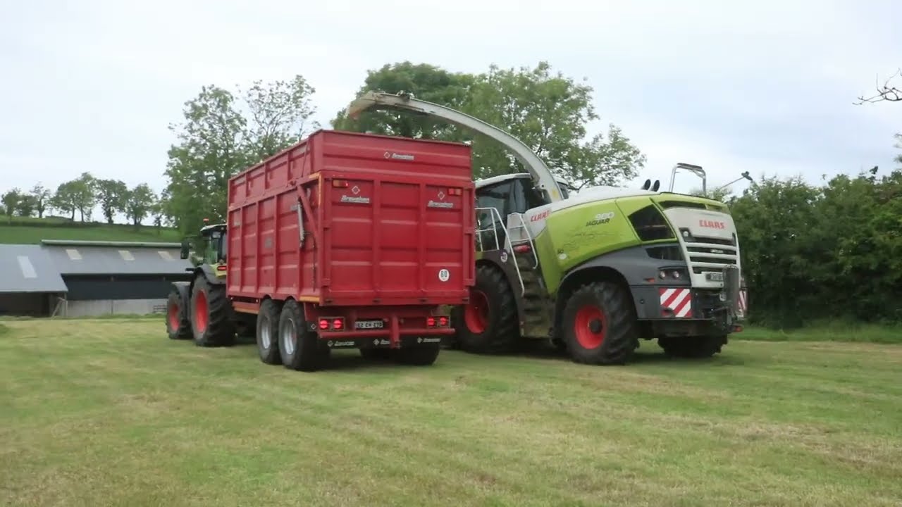 Joe Brady Contractor Lifting Grass With A Claas Jaguar 980 In Cavan 2025