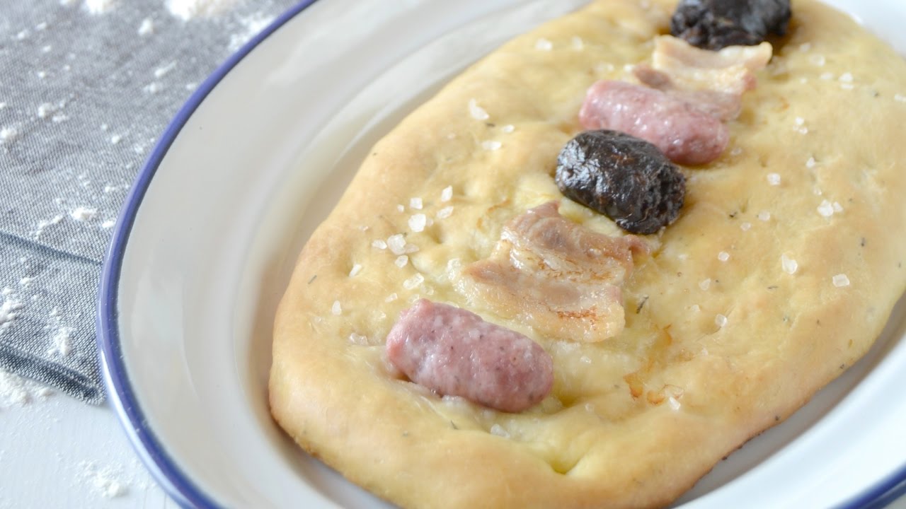 Coca de embutido típica valenciana