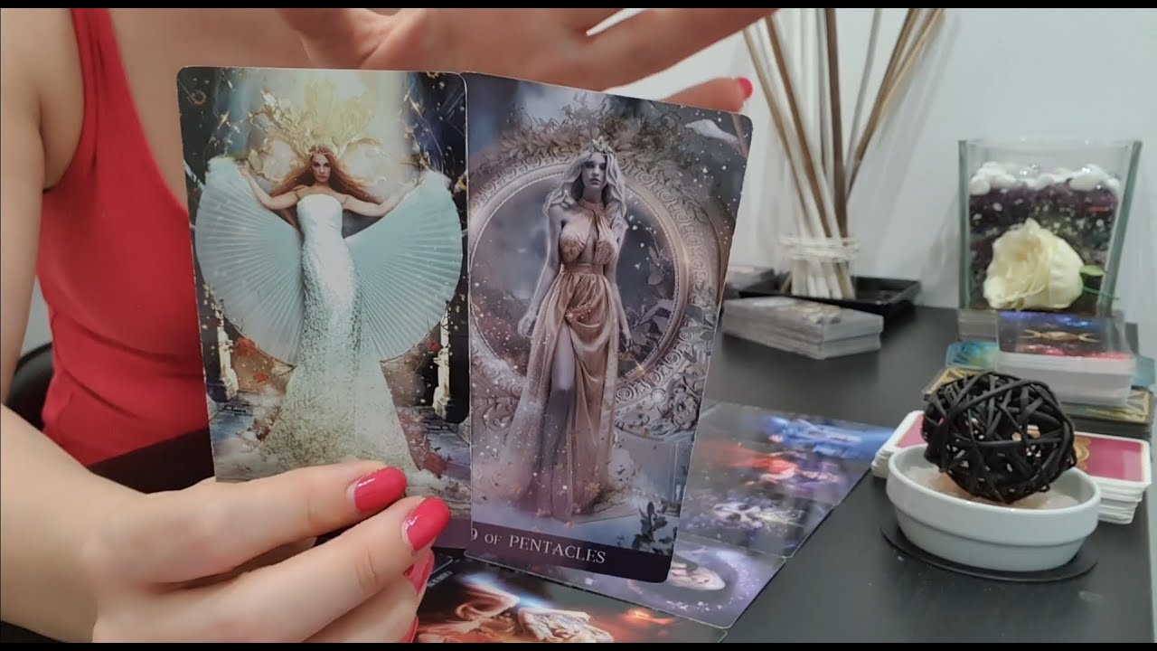🔮Cosa succede nella sua vita? Cosa pensa, cosa prova, cosa farà?👫🏻❤😍 Lettura tarocchi🔮