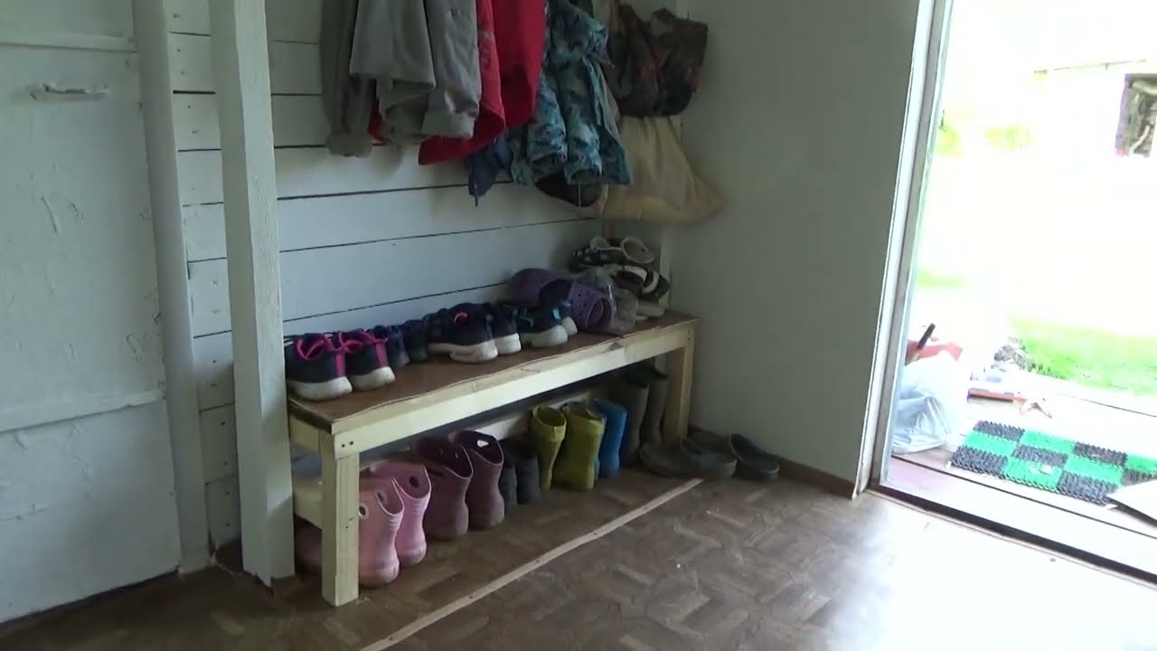 Обновляю прихожую. И занимаемся немного детской комнатой.