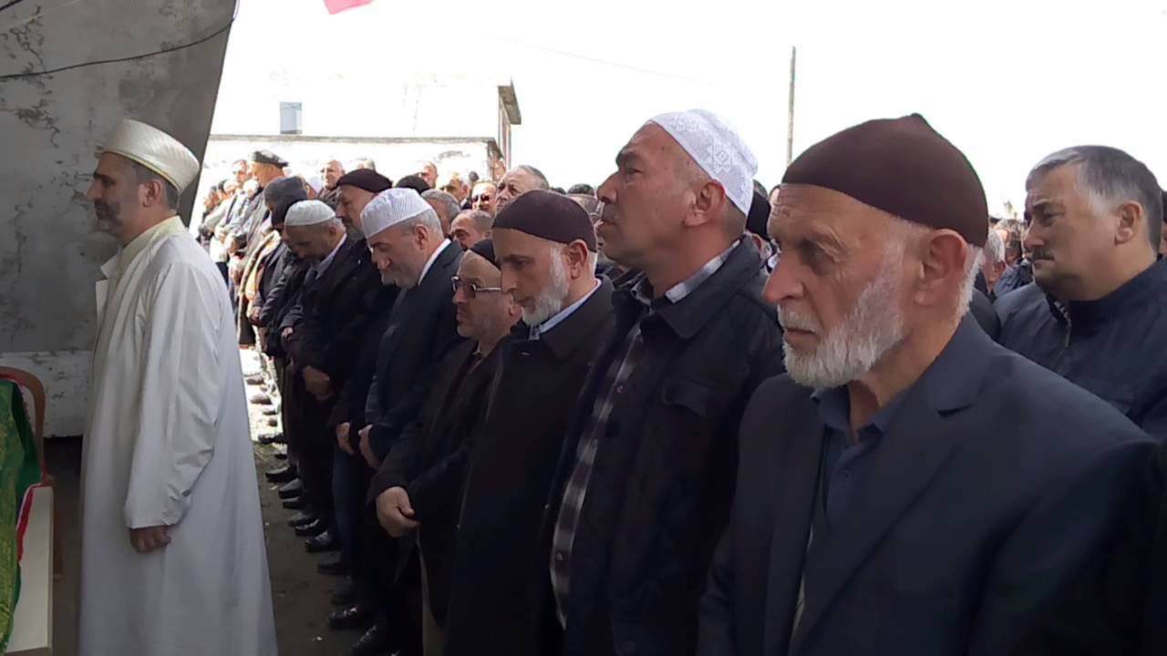 Mehmet Okuyan Hoca Cenaze Namazında Helallik Alıyor...