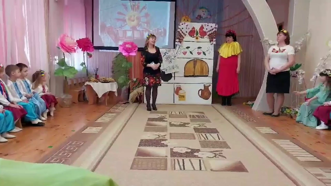 Гра з млинцями на Масляну