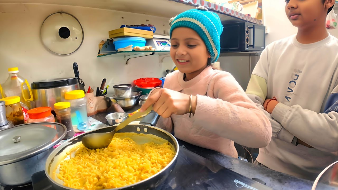 Pihu Ko Diya Maggi Banane Ka Challenge ❤️ V I P Family Vlog
