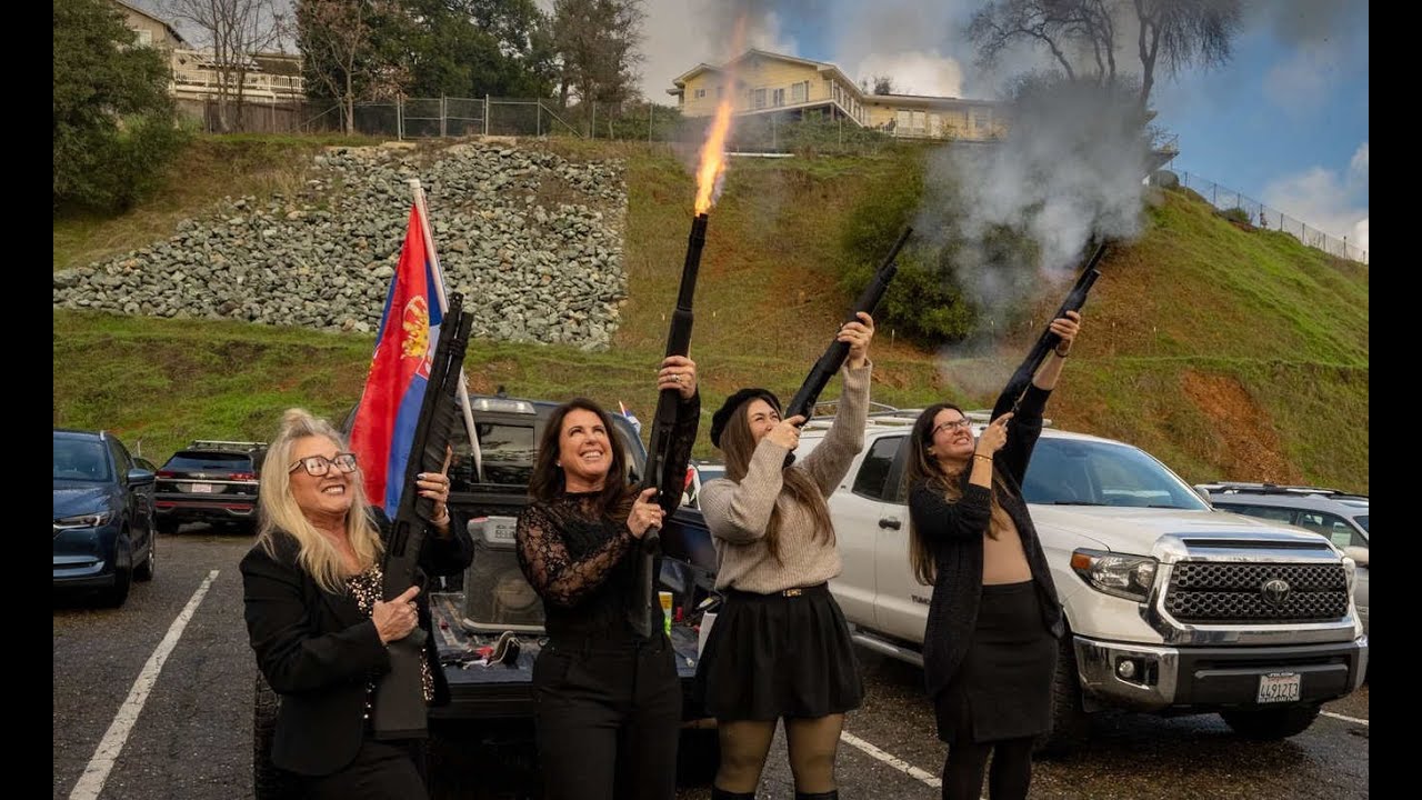 BOŽIĆ U JEDINOM SRPSKOM GRADU U AMERICI: Kad Srbi i Srpkinje zapucaju, odjekuje cela Kalifornija!