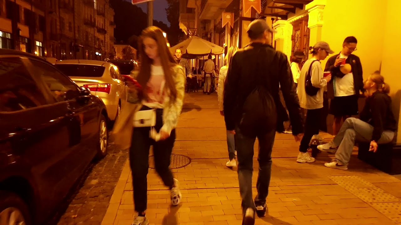 Kyiv at Night - (Киев ночью)  | Walking in Kontraktova Ploshcha at Night (Контрактова площа)