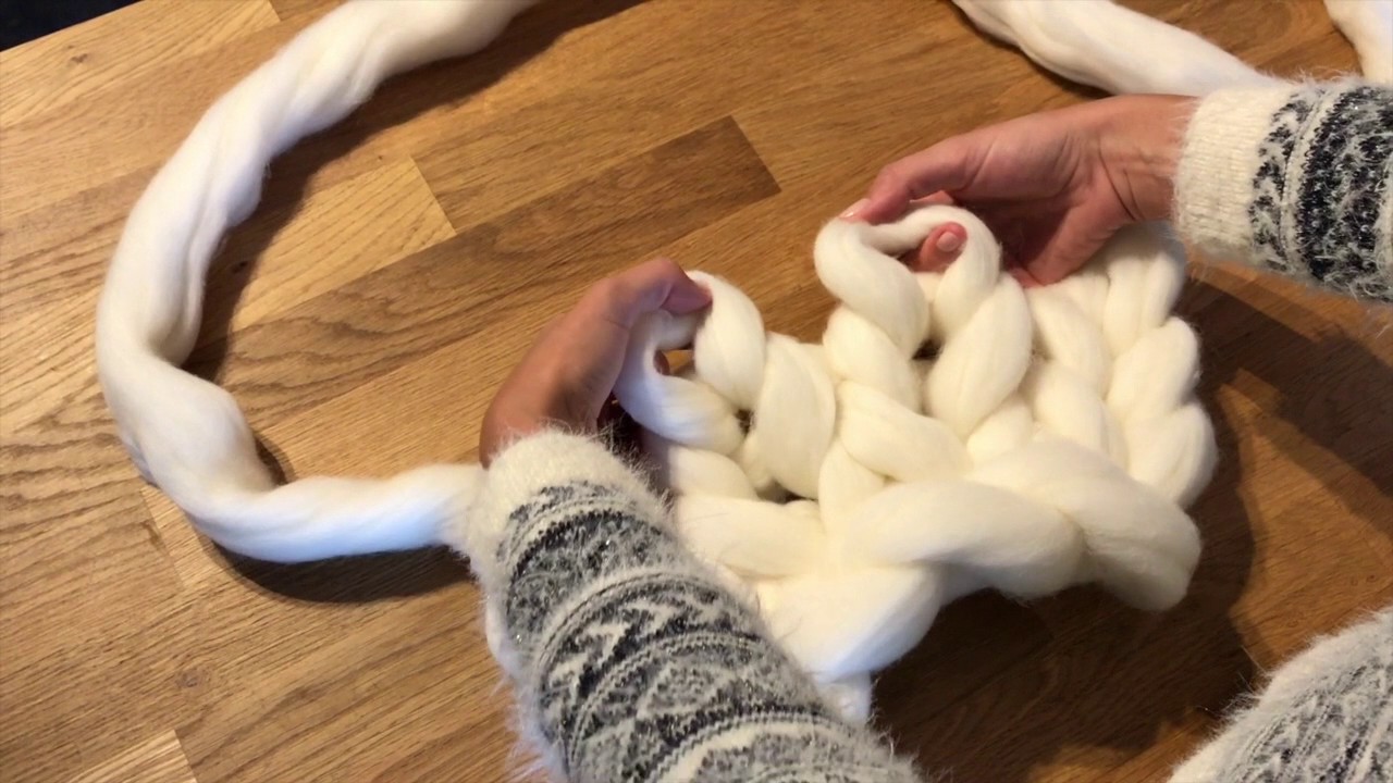 How To handknit an infinity scarf / Extreme Merino Wool Knitting