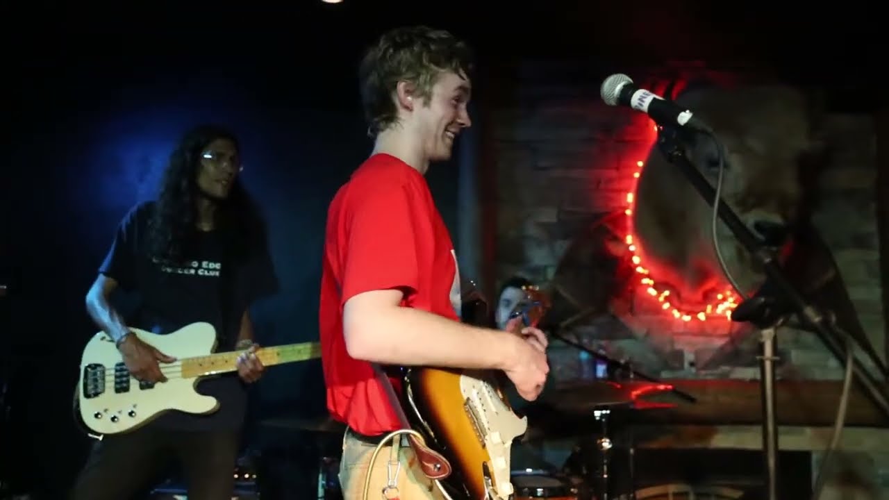 Pinegrove - "Angelina" (Live)