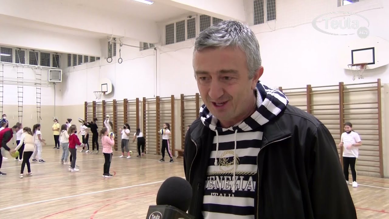 Shkolla e volejbollit p&euml;r vajza n&euml; An&euml; t&euml; Malit
