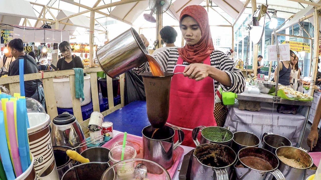 Teh Tarik and Coffe Made in the Streets of Bangkok. Tasty Street Food and Drinks